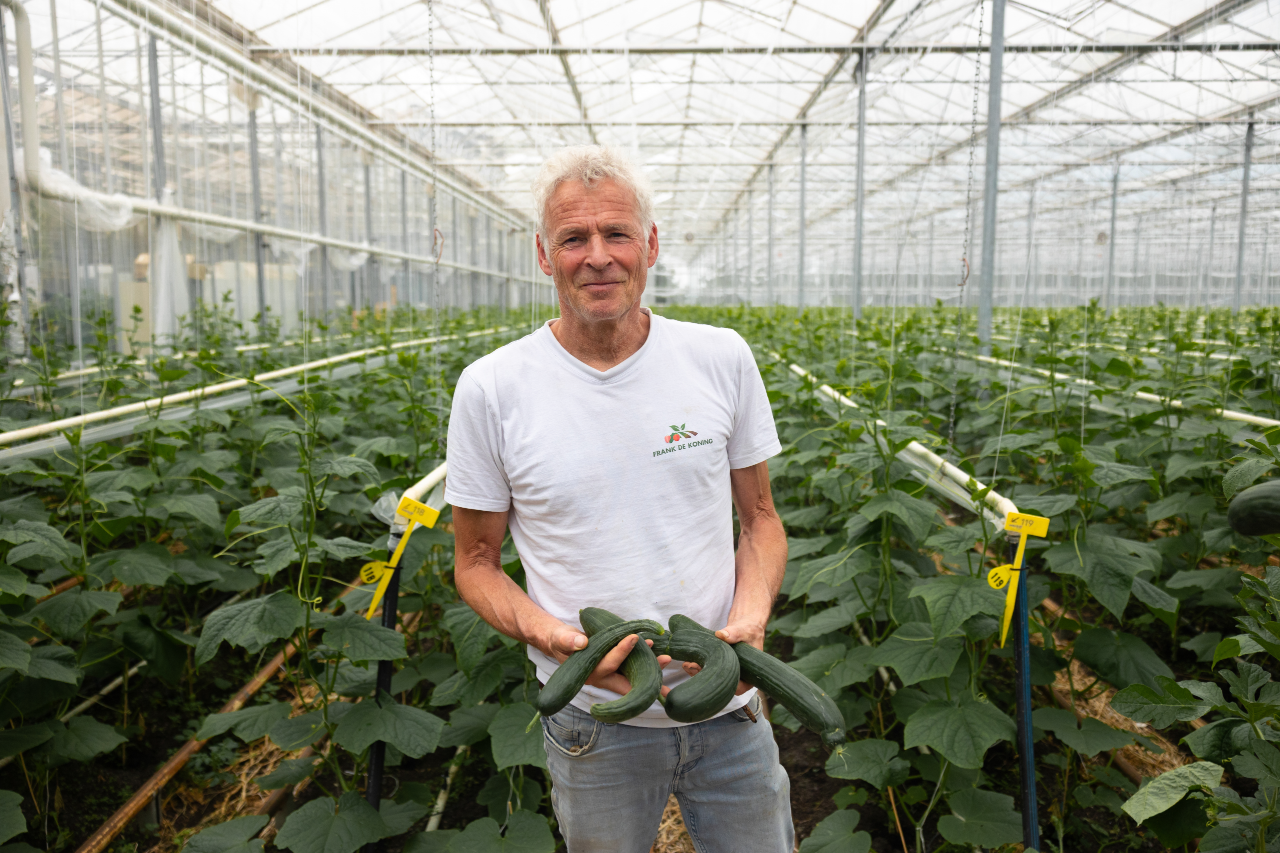 Frank de Kooning bij de actie De kromste supermarkt van Nederland